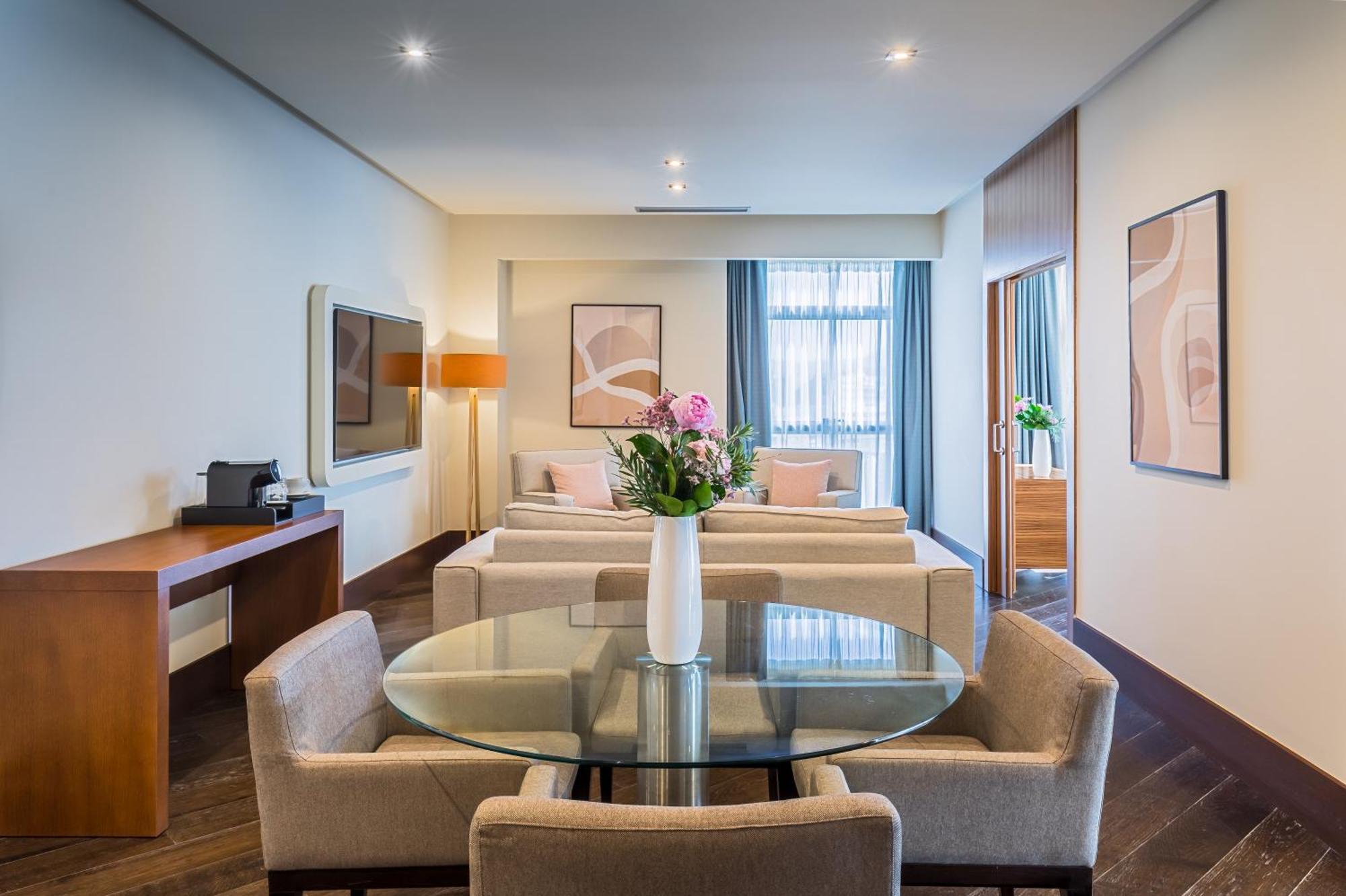 Suite City View