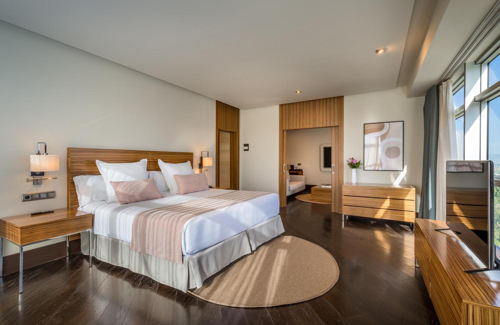 Suite City View