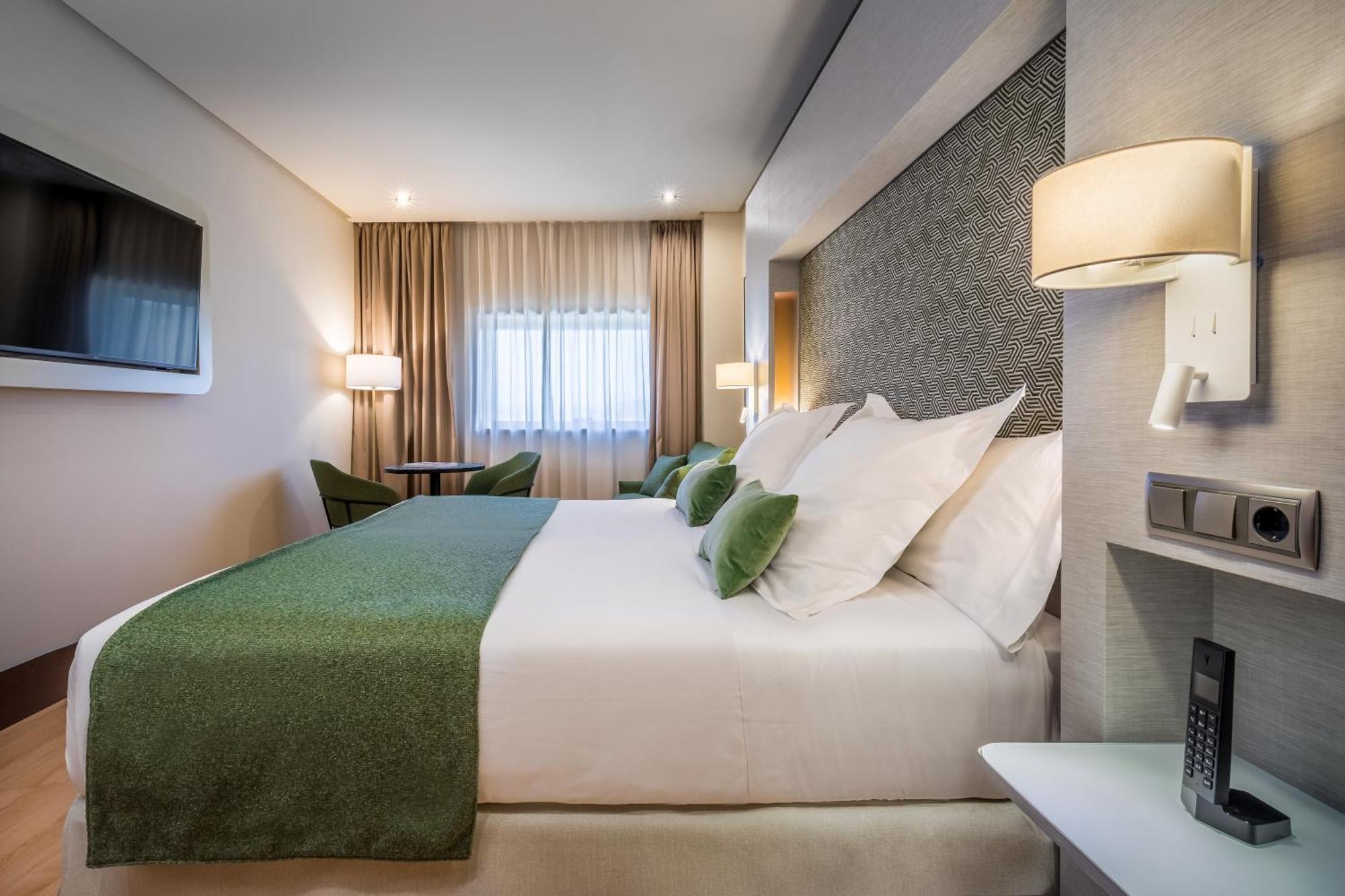Deluxe Family Room City View