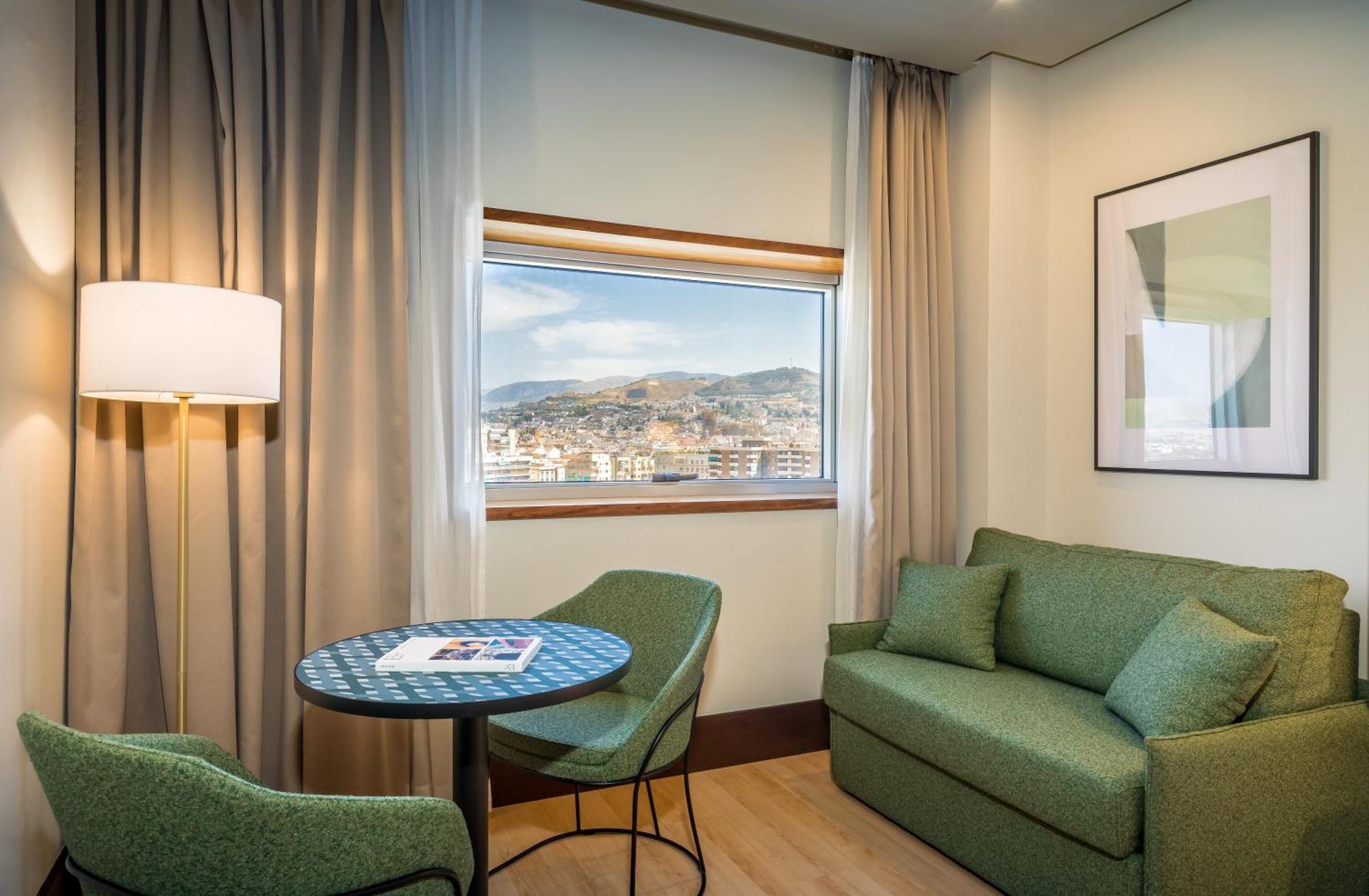 Deluxe Family Room City View